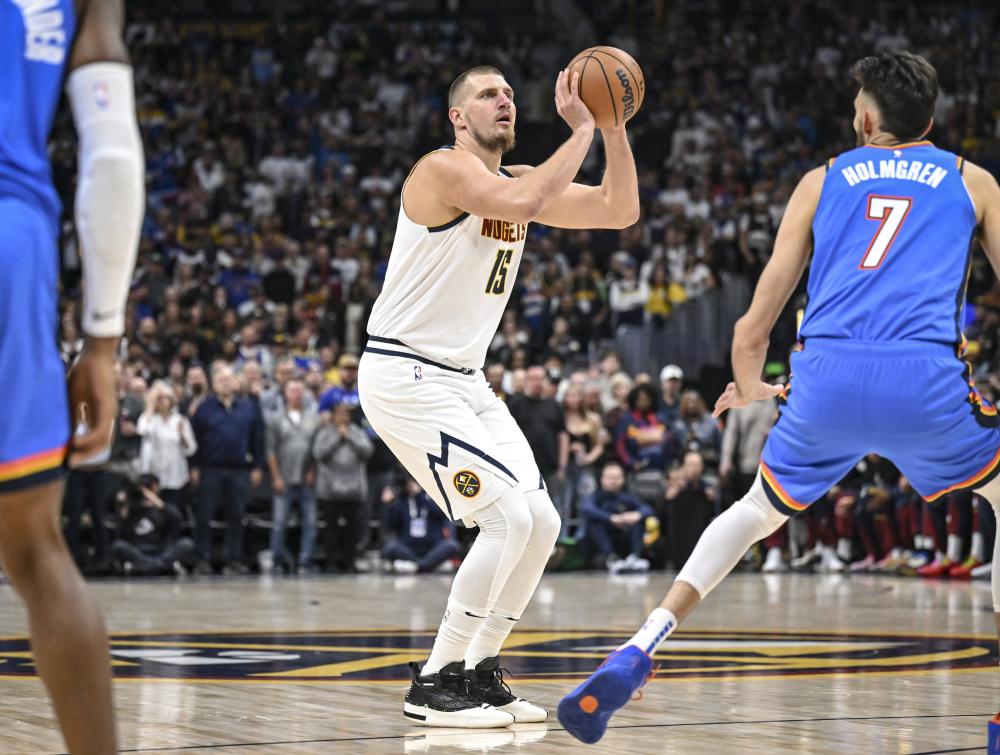 是举重赛场 是举重赛场